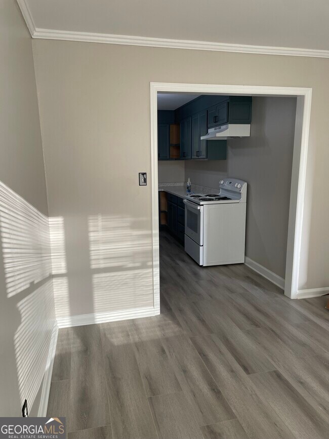 Building Photo - 1112 N Beddingfield Dr