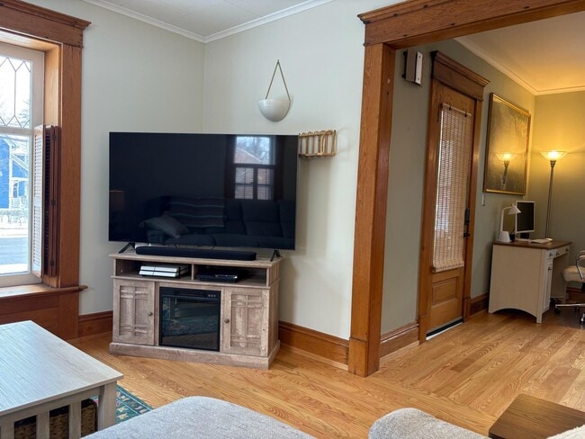 Building Photo - 433 McKinley St