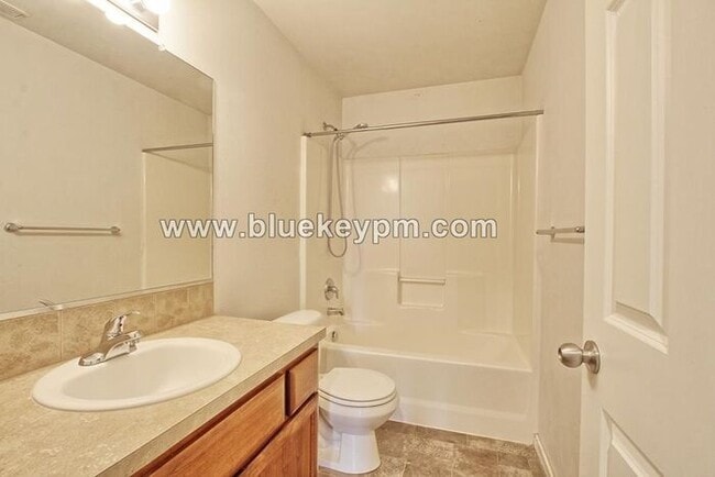 Building Photo - 3 Bed, 2.5 Bath Home with Large Bonus Room/4th Bedroom in Orchards by Prairie High School