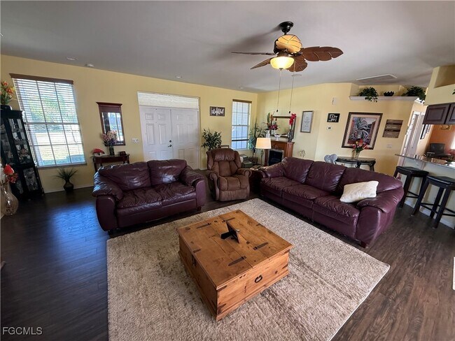 Building Photo - 3619 SW 6th Ave