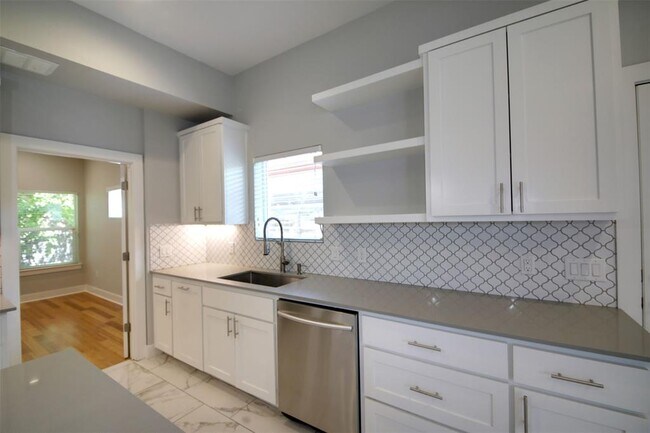 Building Photo - 7600 Carver Ave