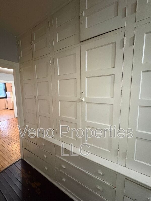 Building Photo - 594 Madison Ave