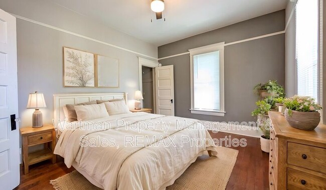 Building Photo - 1016 W Cucharras St