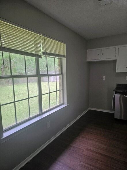 Building Photo - 6620 Forestgate Rd