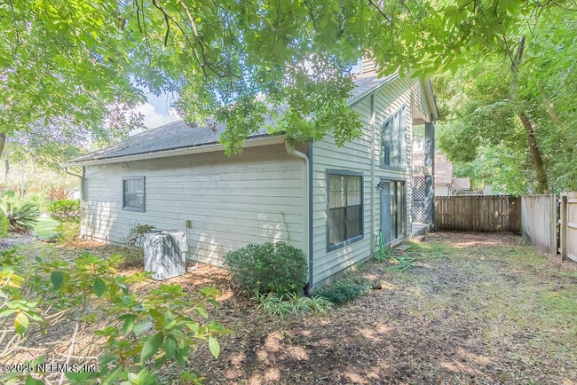 Building Photo - 3619 Bridgewood Dr