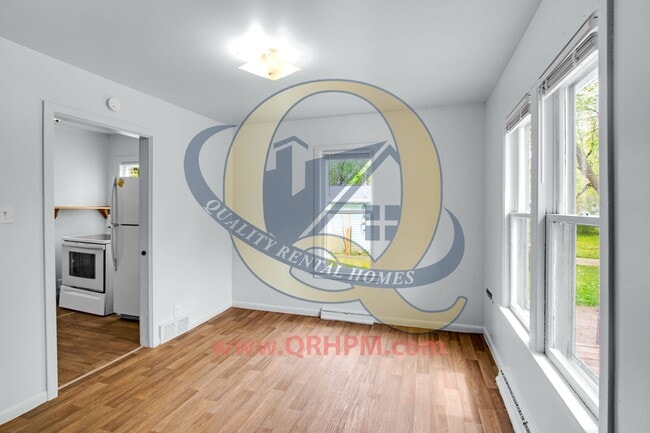 Building Photo - Available Now! 2 beds with Garage!