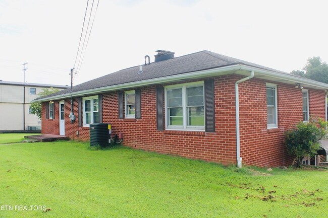 Building Photo - 112 McMahan Rd