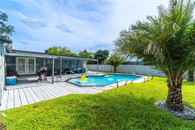 Building Photo - 3338 Taft St