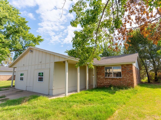 Building Photo - Tulsa Duplex