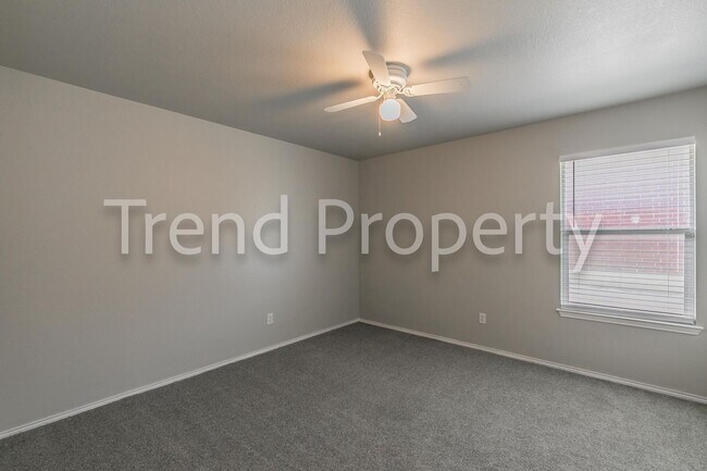 Building Photo - Beautiful Single Story 4 bedroom in Burles...