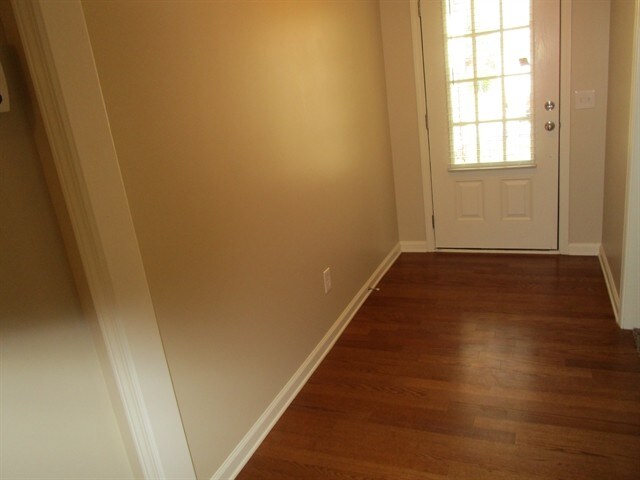 Building Photo - 113 Village Dr