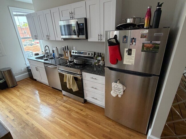 Building Photo - **$500 rent credit with lease starting on or before 08/05/2026**