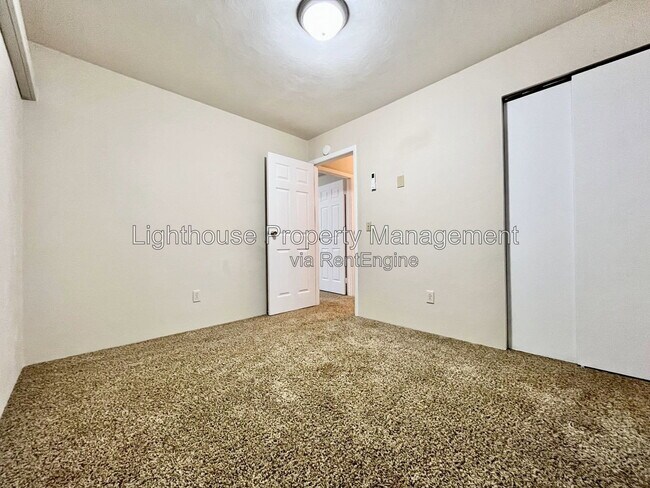Building Photo - 10375 Portage Rd