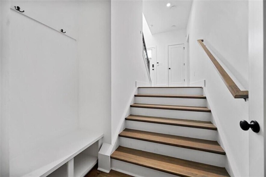 Building Photo - 3381 Macaiva Aly