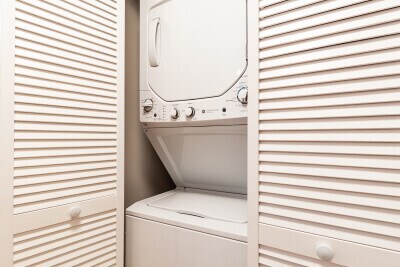 Building Photo - 654 W Wellington Ave