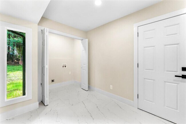 Building Photo - 4043 Chedworth Way