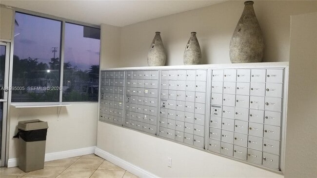 Building Photo - 2350 NE 135th St