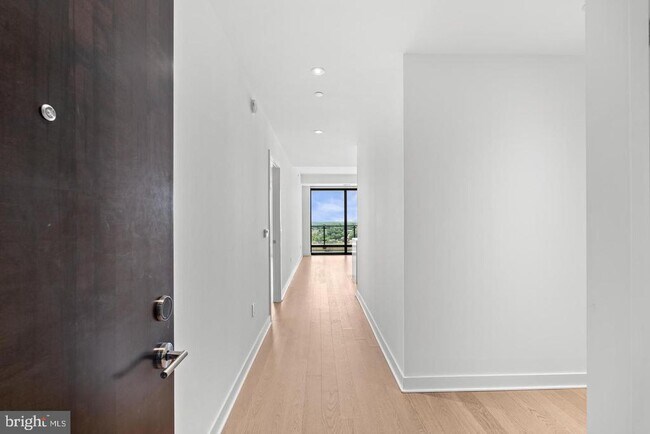 Building Photo - 1650 Silver Hill Dr