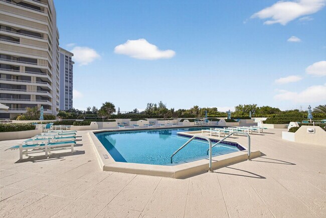 Building Photo - 5280 N Ocean Dr