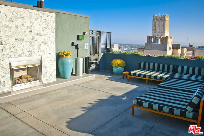 Building Photo - 849 S Broadway