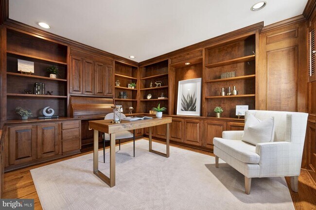 Building Photo - 8815 Surrey Ct