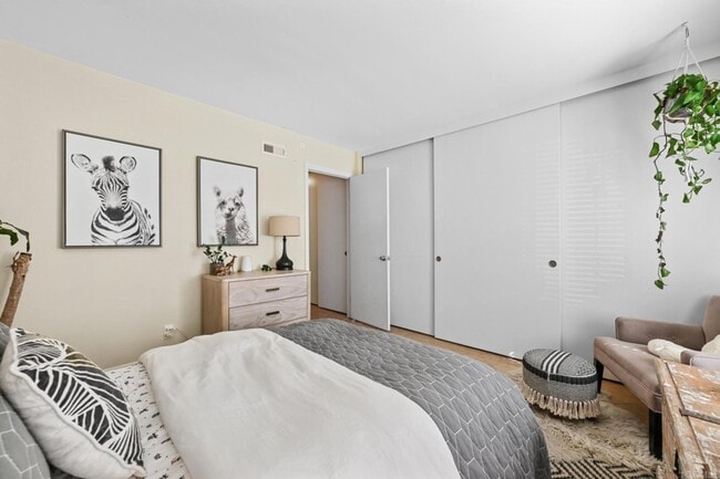 Building Photo - 6733 Oleander Way