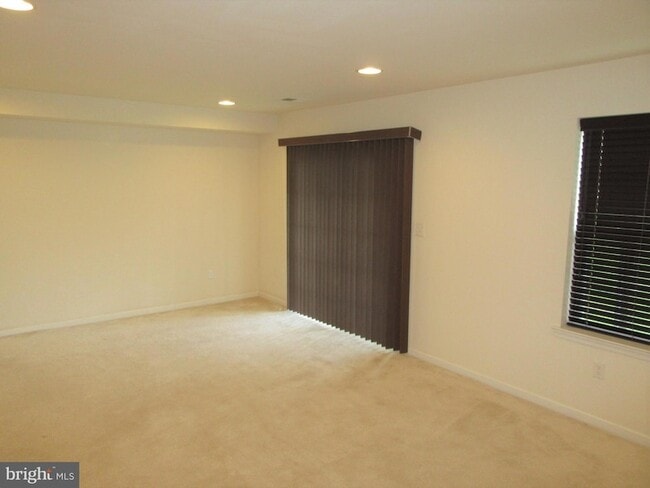 Building Photo - 533 Liam Pl