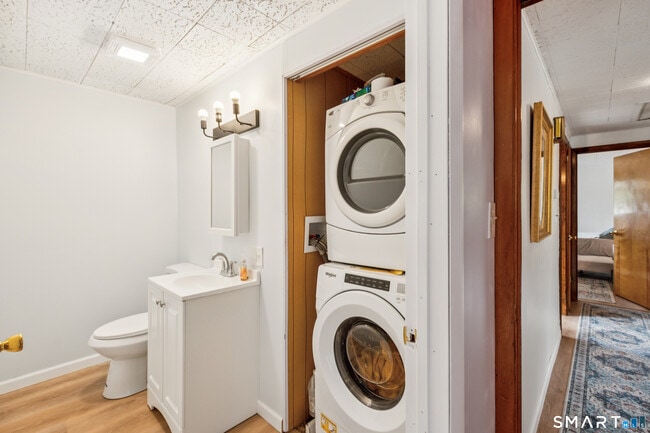 Building Photo - 65 Birge Ave