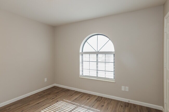 Building Photo - 14826 N Briarwood Dr
