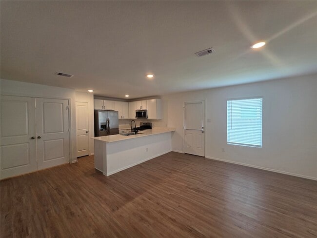 Building Photo - 314 Riverwood Village Ln