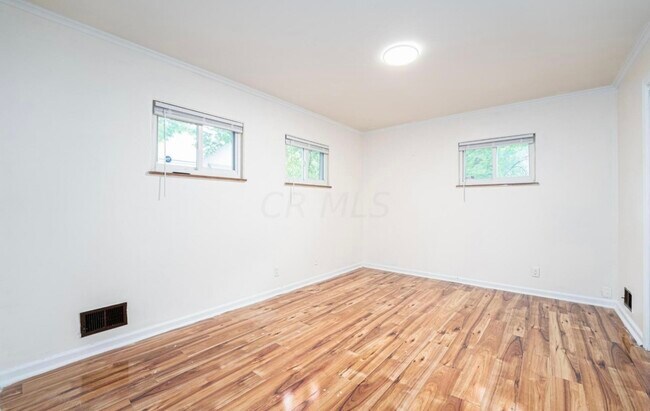 Building Photo - 477 S Weyant Ave