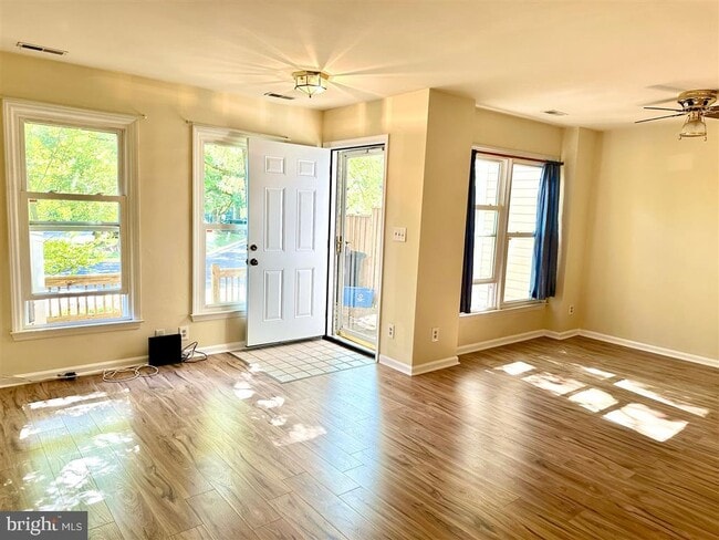 Building Photo - 6077 Deer Hill Ct