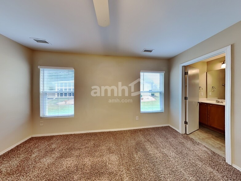 Building Photo - 252 Rowan Dr