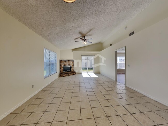 Building Photo - 256 Daniels Pointe Dr