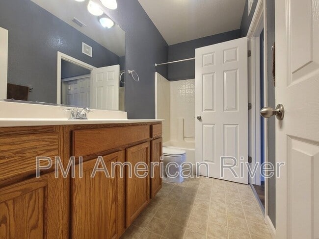 Building Photo - 8428 Crystal Walk Cir