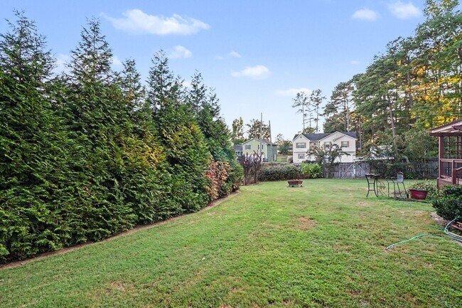 Building Photo - 3030 Green Meadow Ln