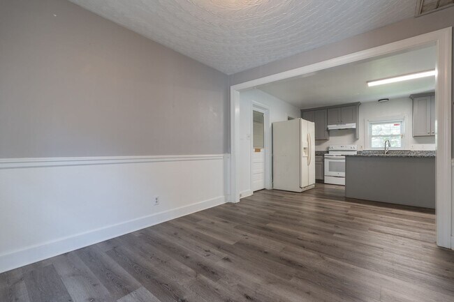 Building Photo - MOVE IN READY 4 Bedroom in Western Branch!