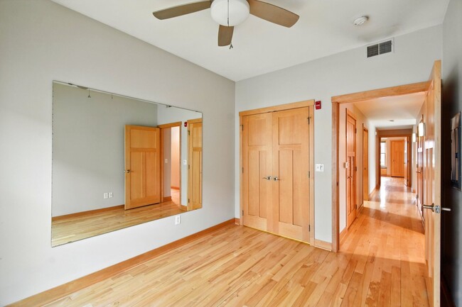 Building Photo - 2905 N Newhall St