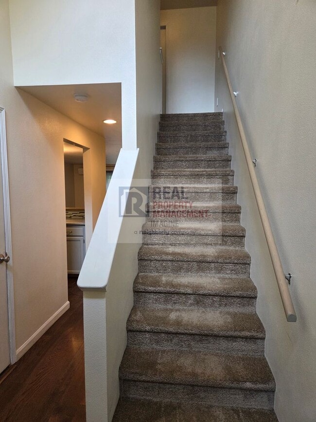 Building Photo - Check out this adorable 2.0 bedroom, 2.5 b...
