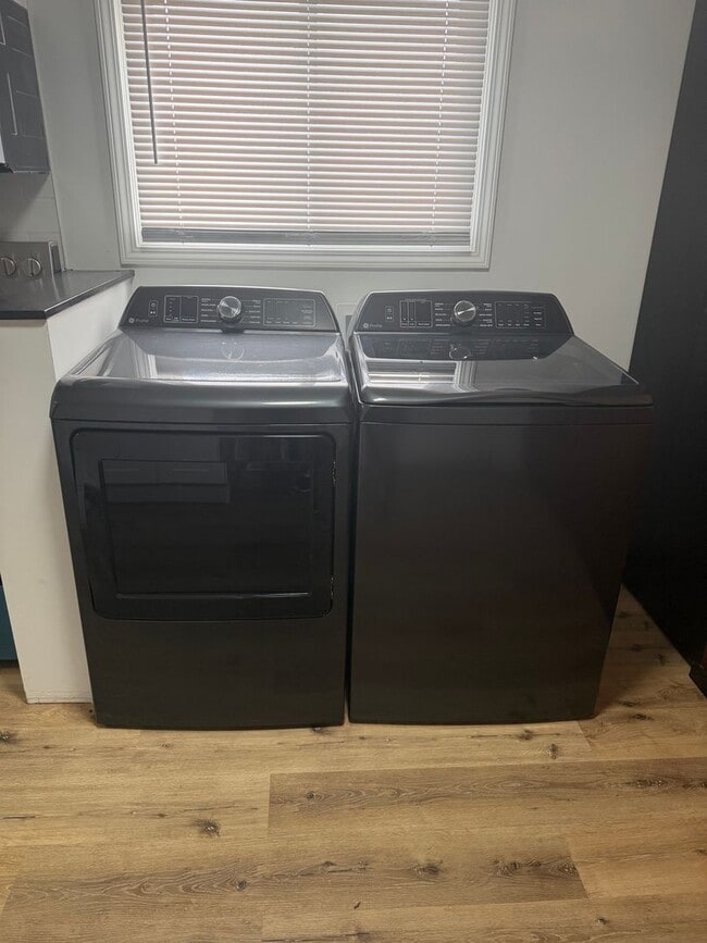 Building Photo - 405 E Cowing Dr