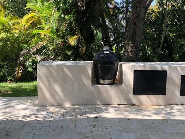 Building Photo - 5100 Granada Blvd