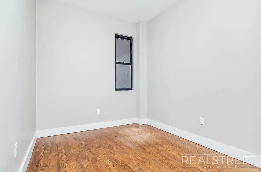 Building Photo - Central Avenue