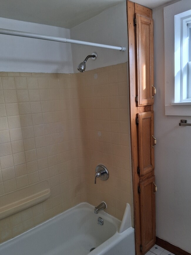 Building Photo - 2311 Hendricks St