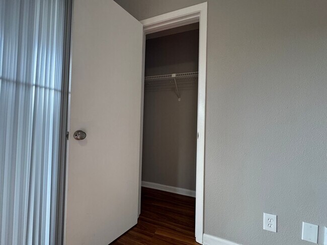 Building Photo - Altamonte Springs Top Floor Condo ~ Gated Waterfront Community ~ Must See!