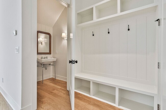 Building Photo - Contemporary 3-Bedroom Trilith Home with T...