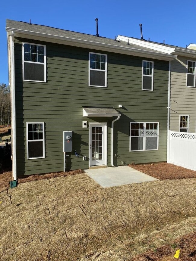 Building Photo - Spacious 2 Story, 3 Bed, 3 Bath Townhome n...