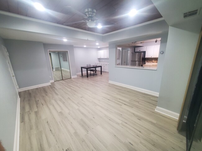 Building Photo - 53 Skyhill Rd