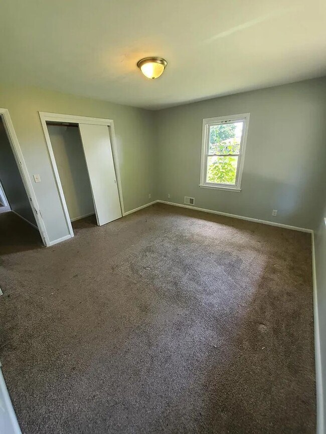 Building Photo - Single Family Home in Desirable Kentwood