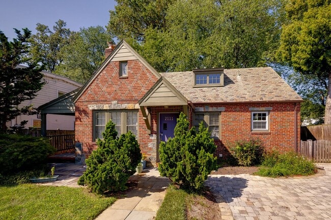 Building Photo - Charming 1930s Stone & Brick Cottage Near ...