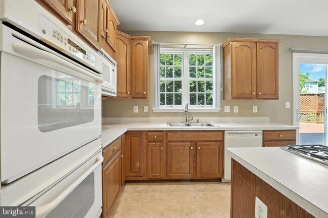 Building Photo - 9144 Big Springs Loop